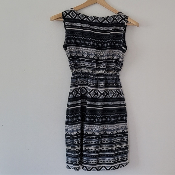 Speed Control Women's Summer Dress - Picture 6 of 9